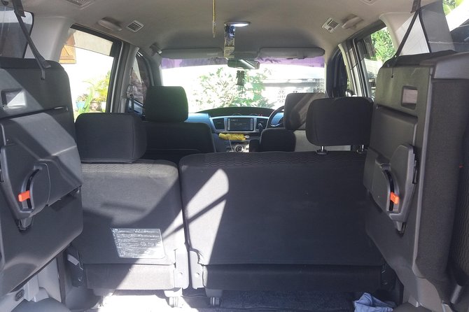 Airport Round-trip Transfer St. Lucia - A private arrival at Hewanorra International Airport