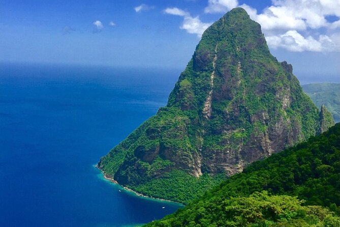 Cruise Port and Airport Arrival Transfers to Hotels in St. Lucia. - GFL Charles Airport keeps the journey shorter