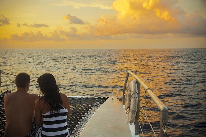 Cruise Sunset Party in Castries - When the sunset turns into a dance party