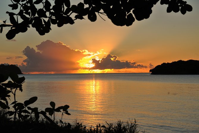 Cruise Sunset Party in Castries - Crew service makes the short cruise work