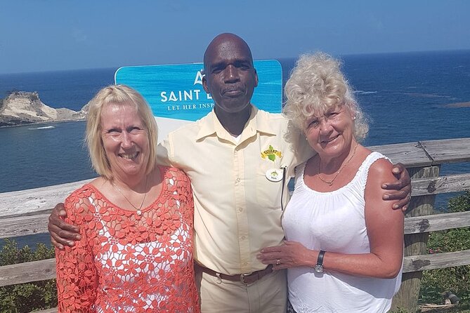 Roundtrip Transfer from UVF Airport to Resorts in Gros Islet (Groups of 4 Plus) - Key points to know before you book