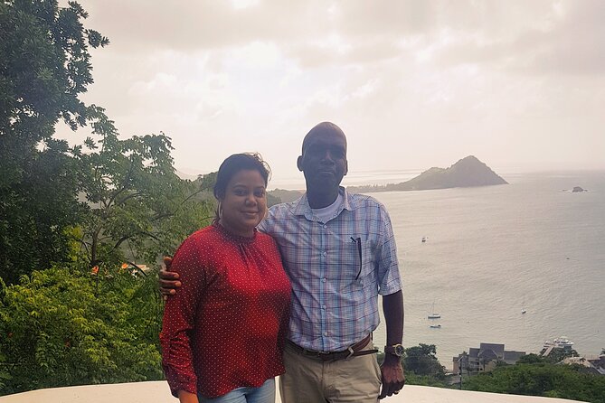 Roundtrip Transfer from UVF Airport to Resorts in Gros Islet (Groups of 4 Plus) - Who should book this transfer?