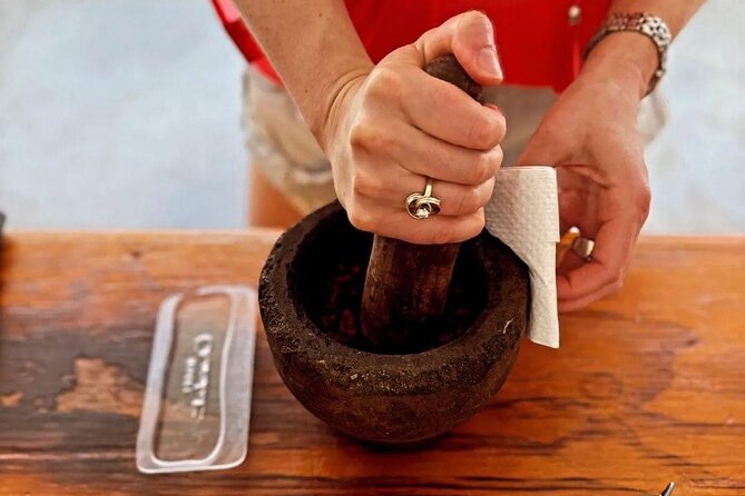 Soufriere vibes Tour ( pick up Rodney bay,St.Lucia) - Making chocolate at Hotel Chocolat