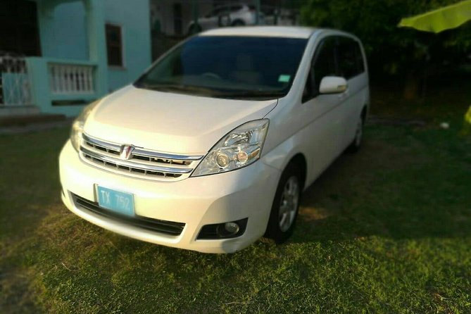 St Lucia Airport Transfer to ANY Bay Gardens location - Drivers who add a personal touch