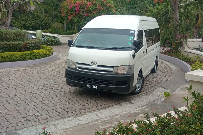 St. Lucia Private Airport Transfers from UVF (GROUPS of 4) - What the private vehicle adds