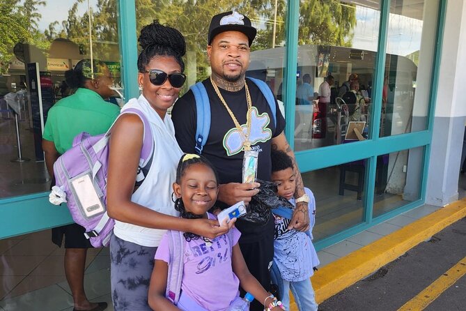St. Lucia UVF Airport Transfers - Roundtrip with Free Souvenirs - Booking details that deserve attention
