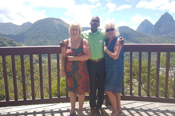 UVF Airport Transfer 2Way Trip - The driver adds a local introduction